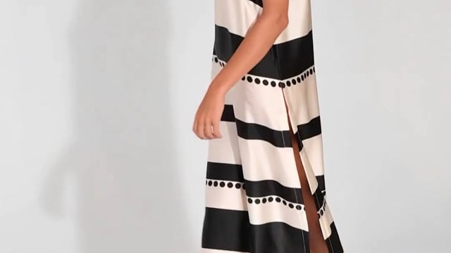 Sleevesless silk tunic in black stripes print