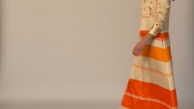VESTIDO CAMISERO EN SEDA CON ESTAMPADO POLKA DOTS & STRIPES EN COLOR CALABAZA